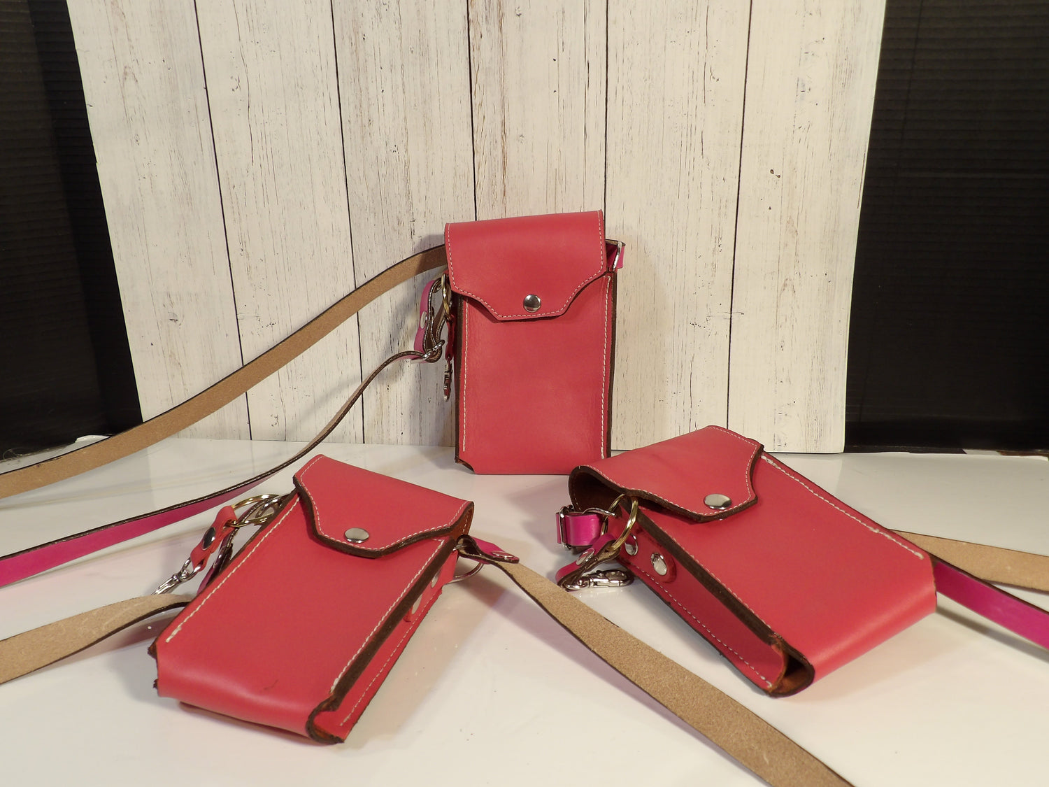 Diferentes productos de piel para dama / Leather goods for women