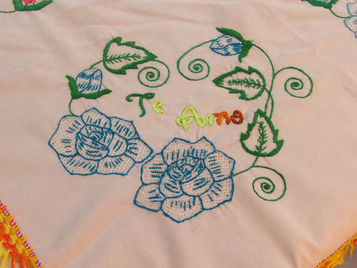 Mantel bordado ( Chico ) Table Cloth ( small-Hand Embroidered )