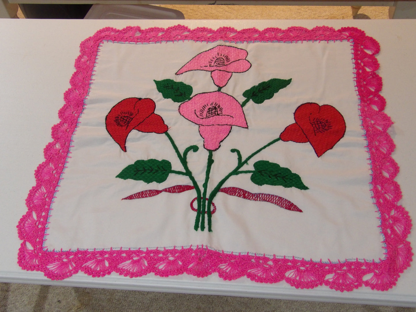 Mantel Bordado ( Pequeño ) Small Table Cloth ( Hand Embroidered )