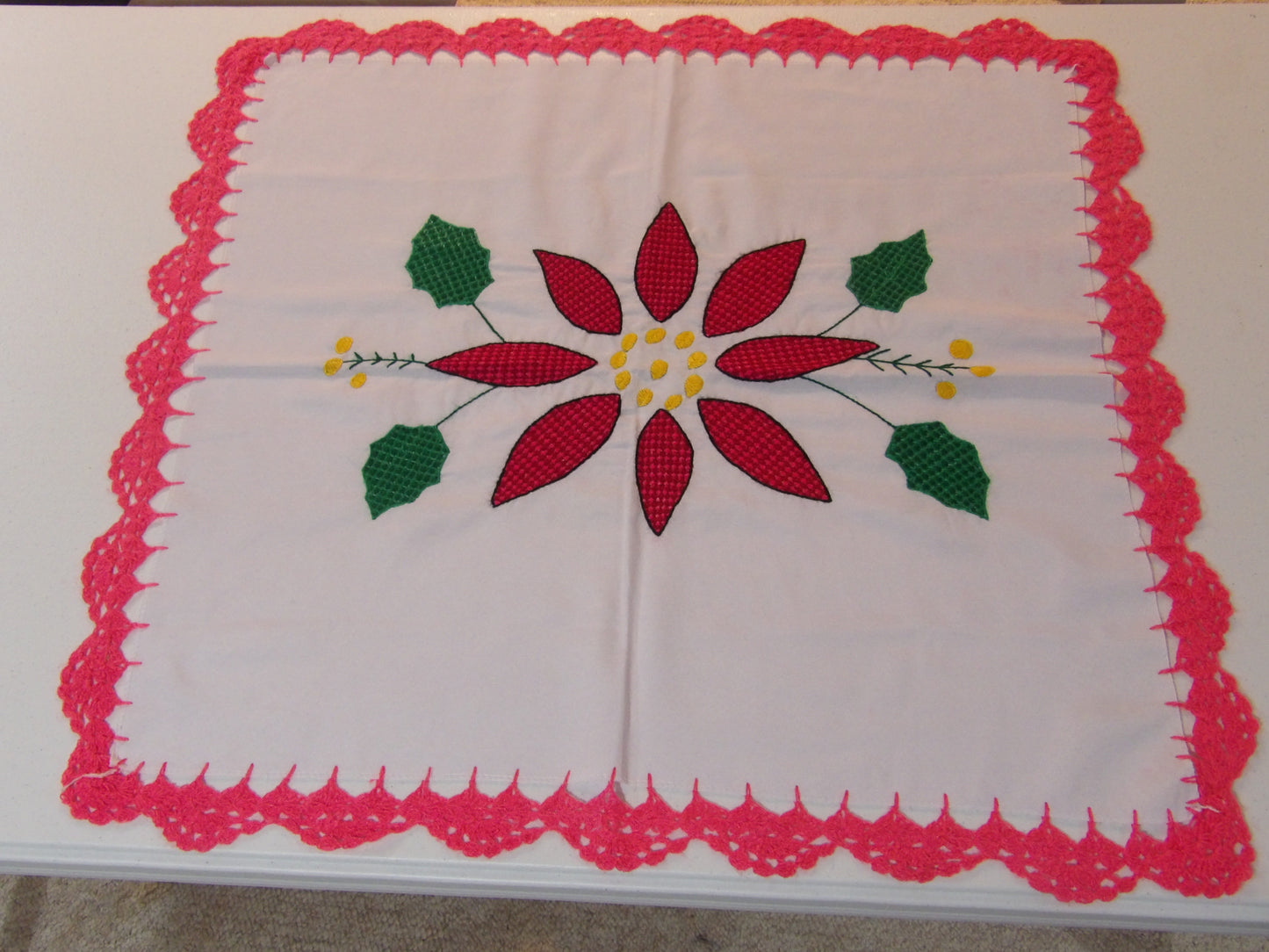 Mantel Bordado ( Pequeño ) Small Table Cloth ( Hand Embroidered )