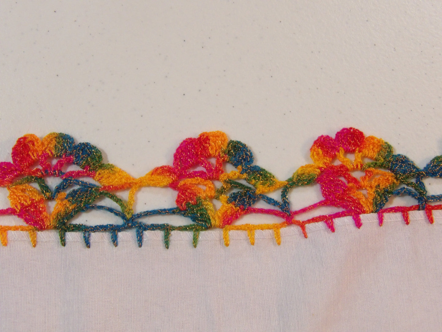 Mantelito Bordado ( Pequeño ) Small Table Cloth ( Hand Embroidered )