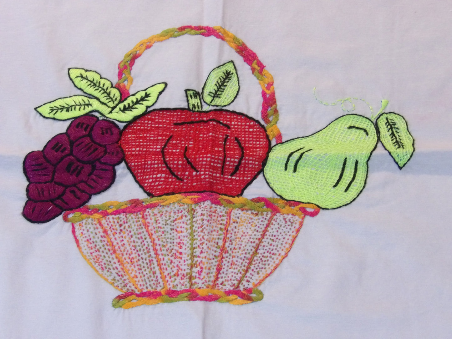 Mantelito Bordado ( Pequeño ) Small Table Cloth ( Hand Embroidered )