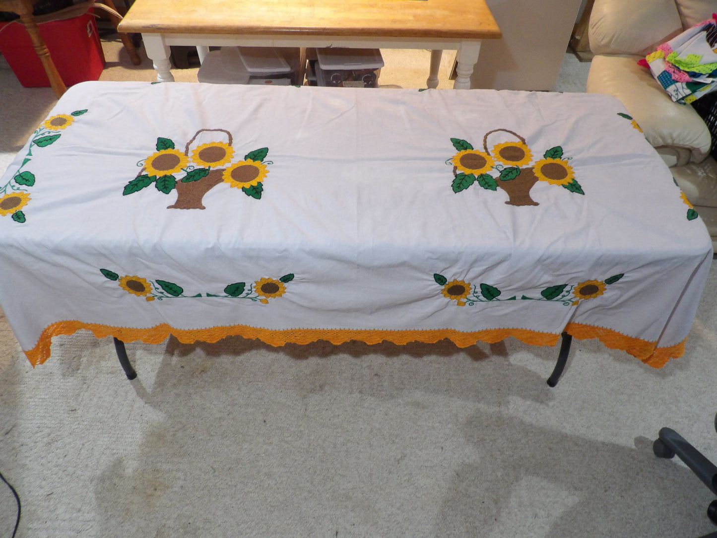 Mantel Bordado a Mano ( Grande ) Large Table Cloth ( Hand Embroidered )