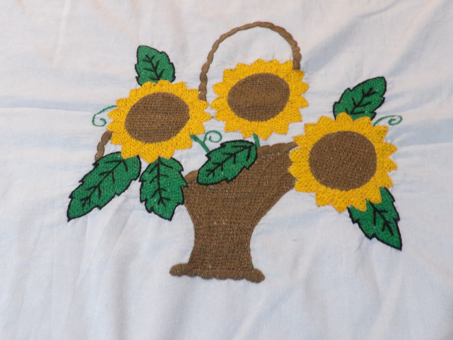 Mantel Bordado a Mano ( Grande ) Large Table Cloth ( Hand Embroidered )