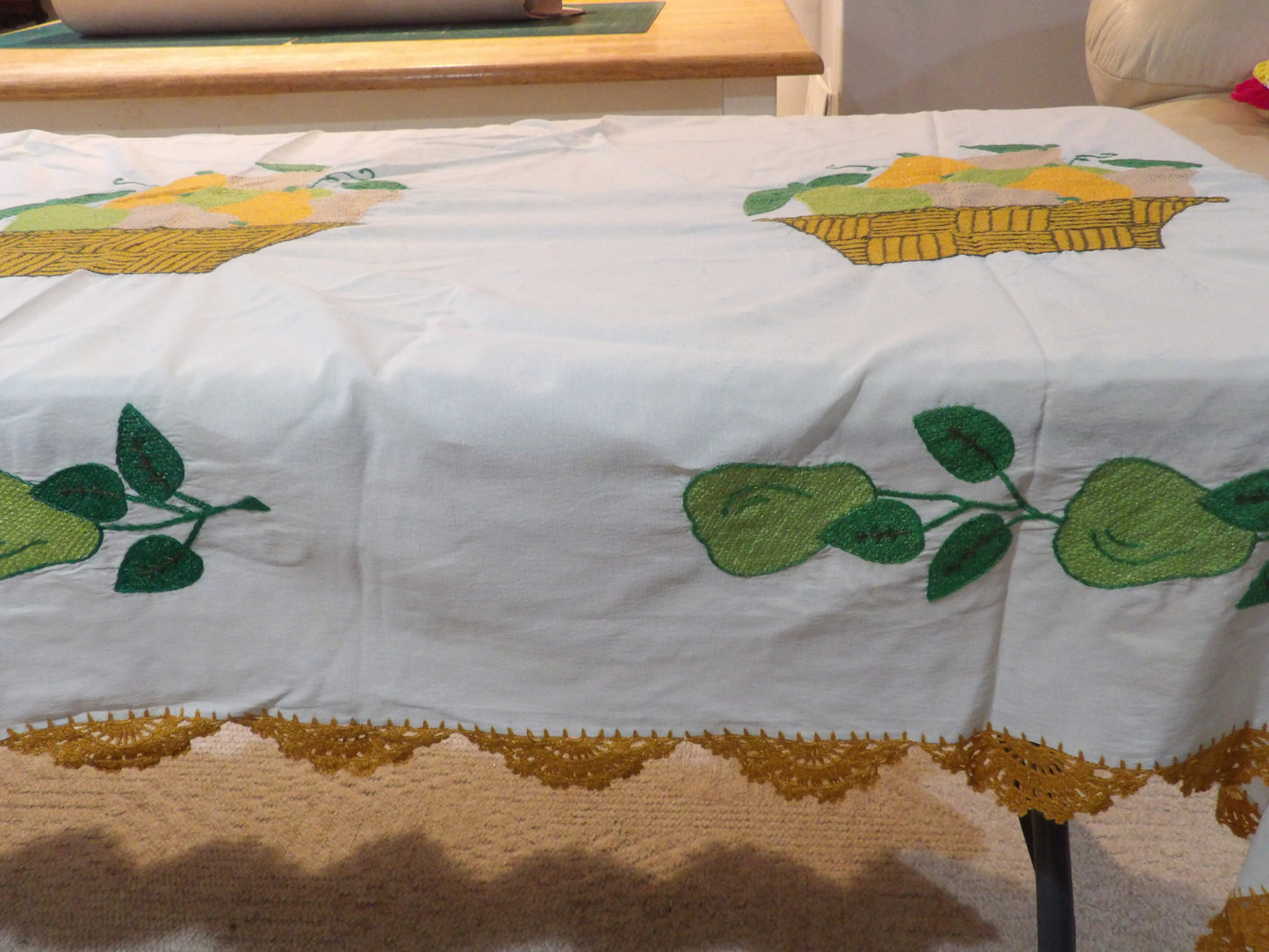 Mantel Bordado ( Extra Grande ) Table Cloth XL ( Hand Embroidered )