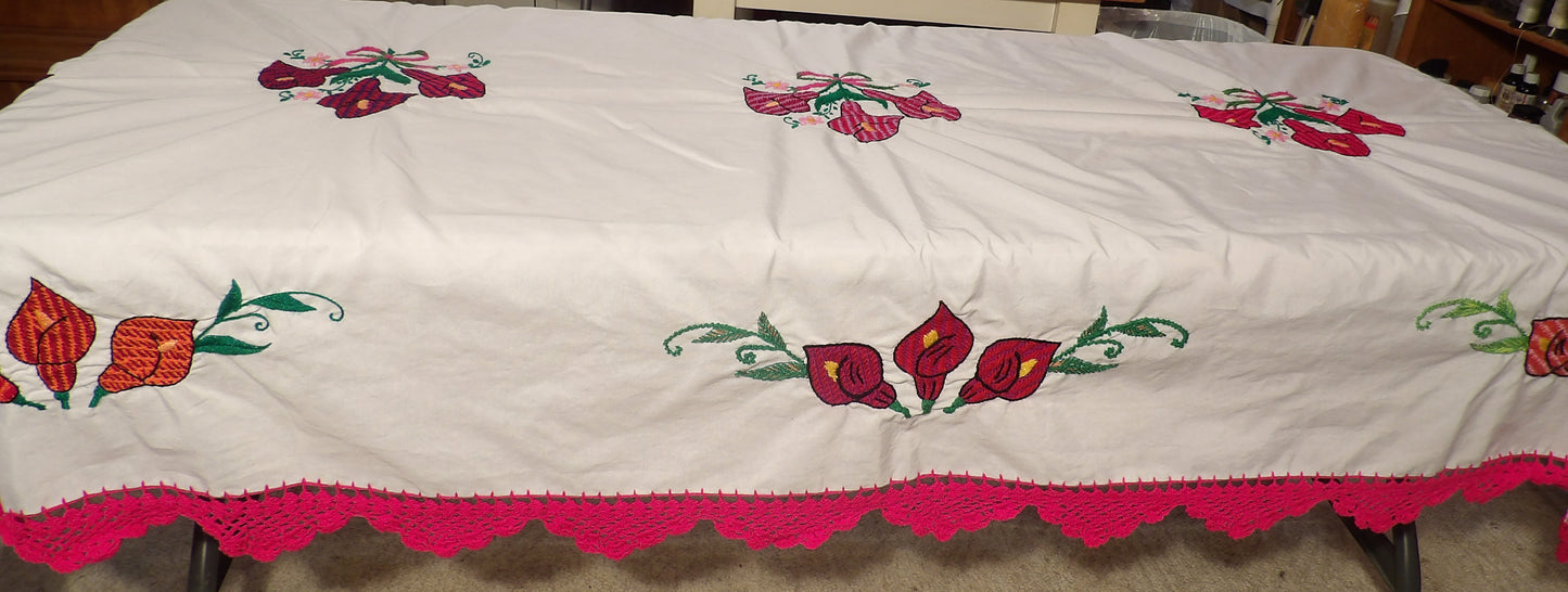 Table cloth hand embroidered Pink flower (mantel bordado a mano con Flores rosas)