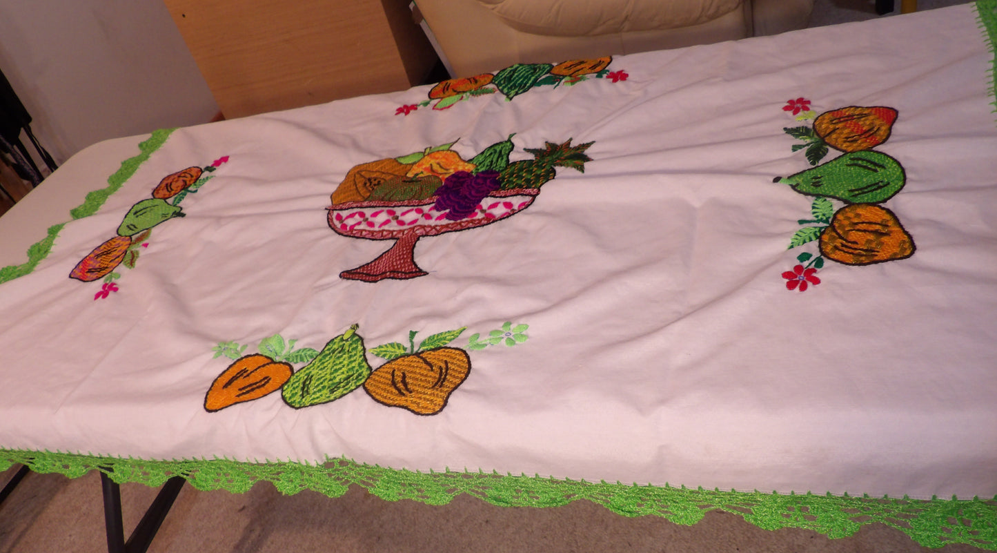 Small table cloth hand embroidered with fruit basket (mantel bordado a mano canasto de fruitas))