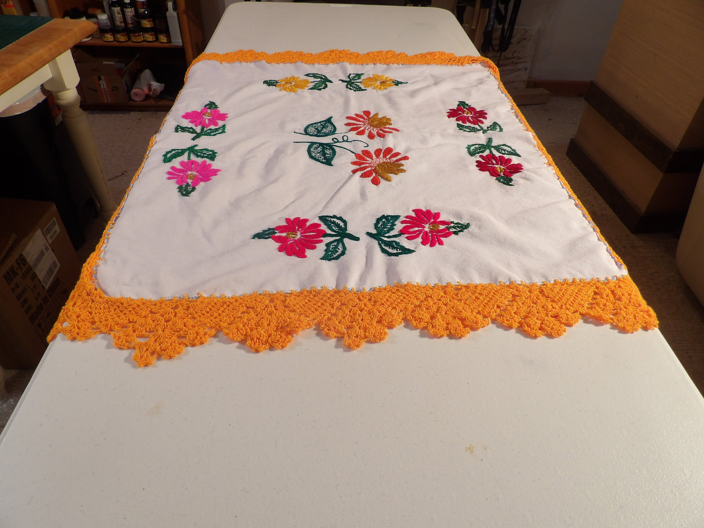 Small coffee table cloth hand embroidered floral (Mantelitos bordados a mano)