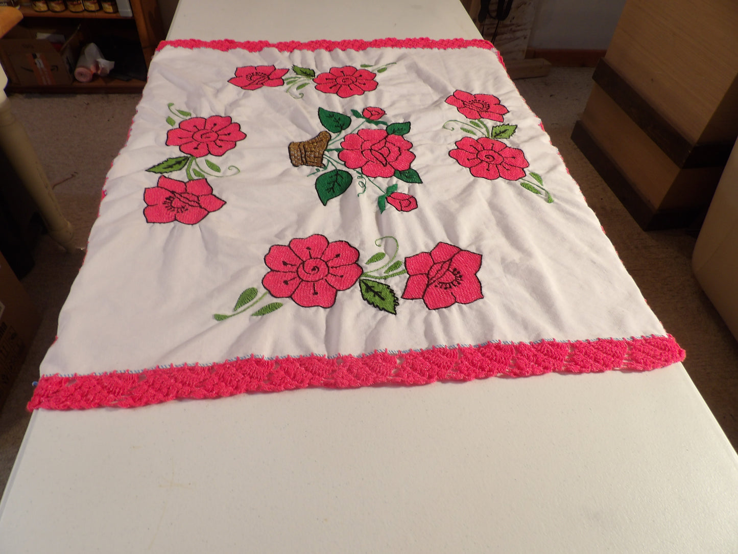 Small coffee table cloth hand embroidered floral (Mantelitos bordados a mano)