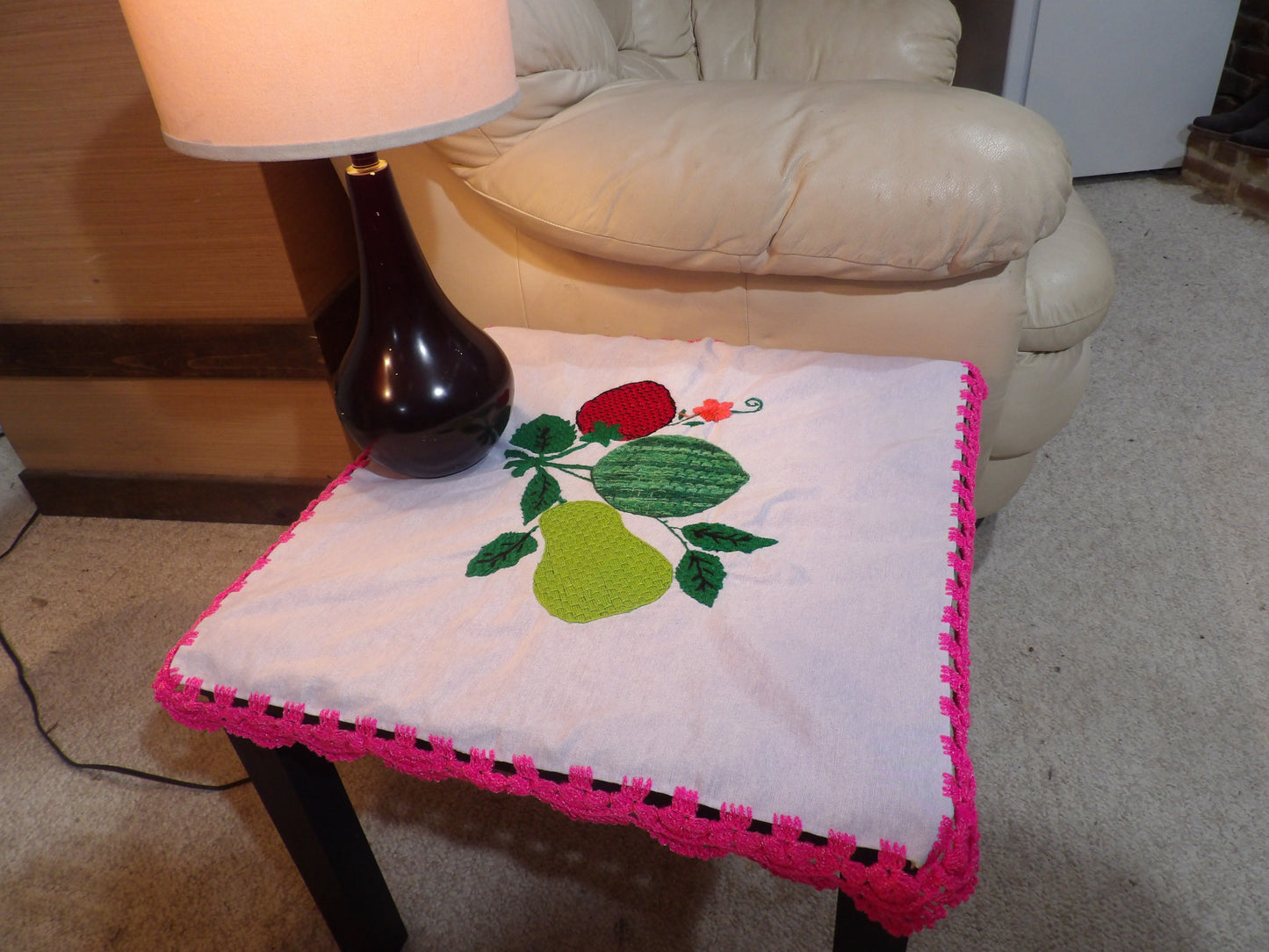 Small coffee table cloth hand embroidered, Lamp table cloth (Mantelitos bordados a mano)
