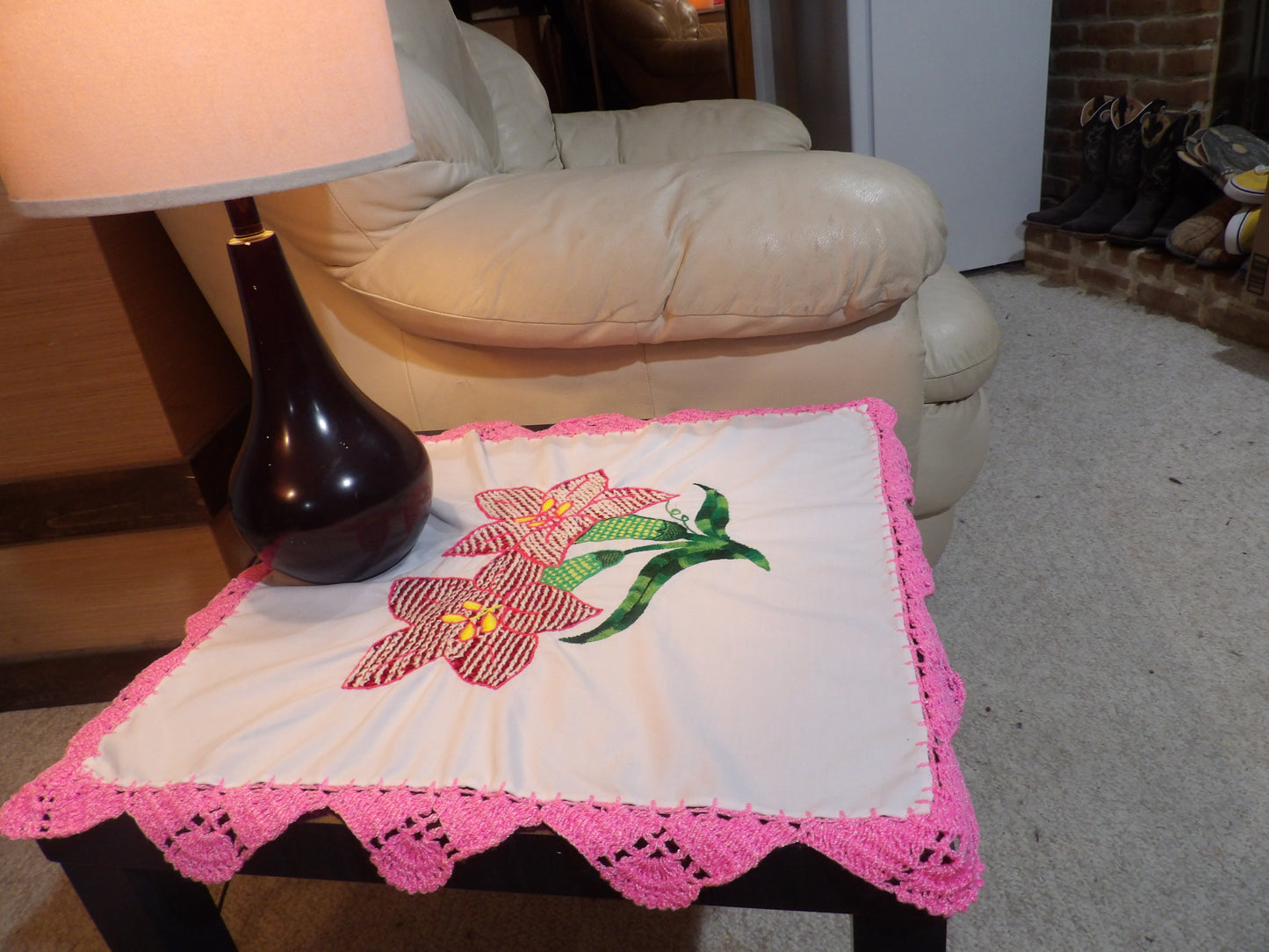 Small coffee table cloth hand embroidered, Lamp table cloth (Mantelitos bordados a mano)