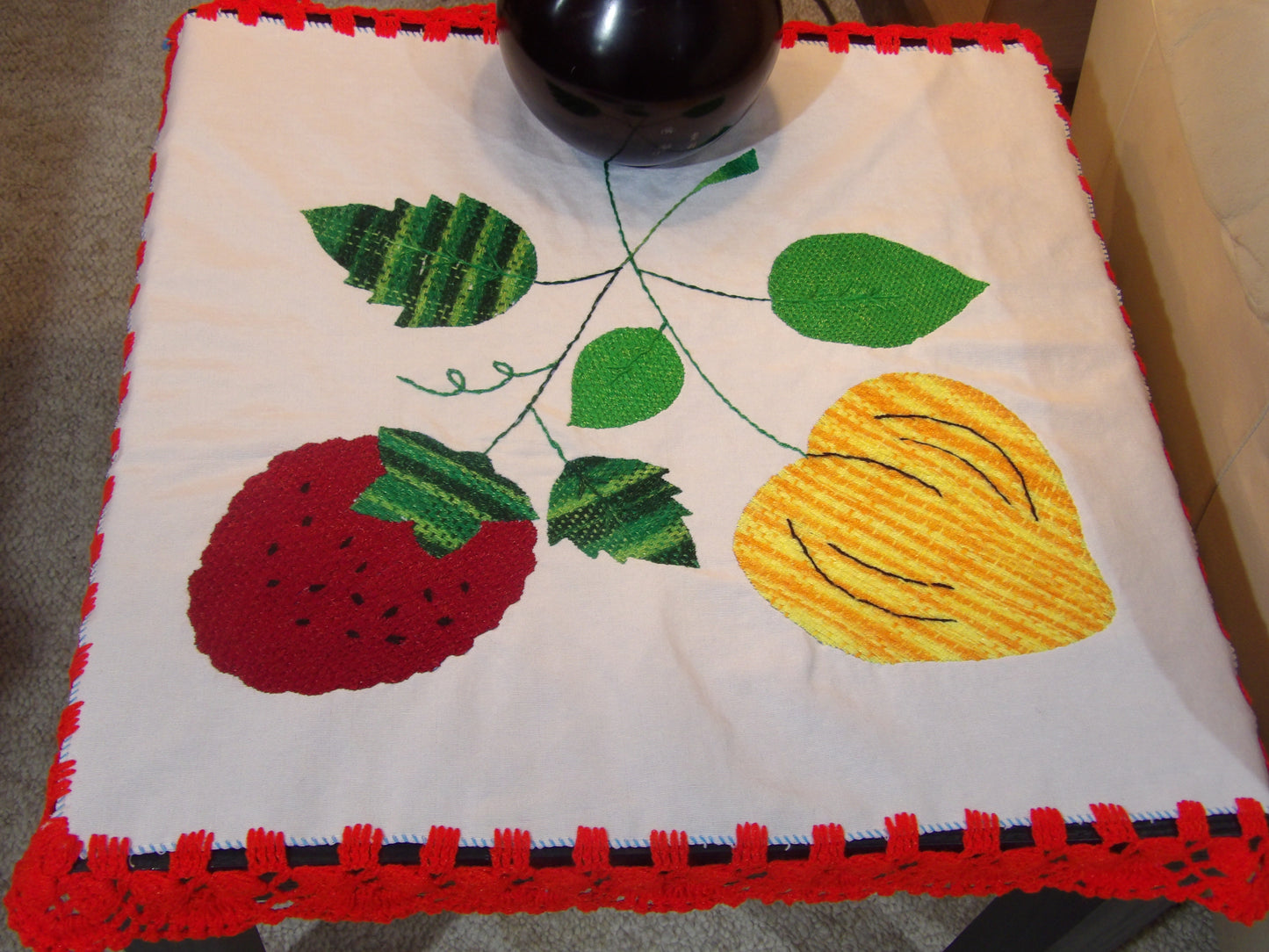 Small coffee table cloth hand embroidered, Lamp table cloth (Mantelitos bordados a mano)