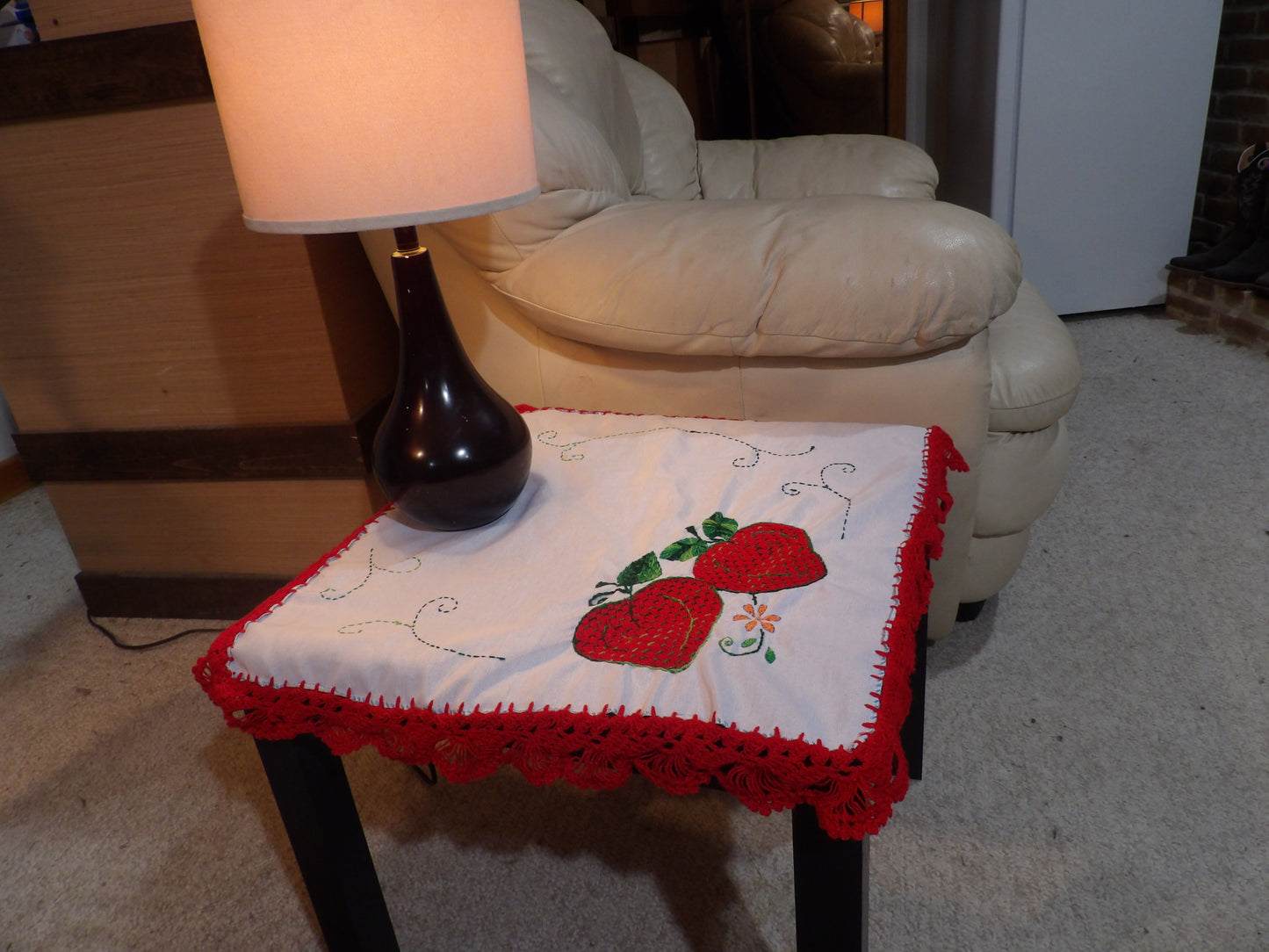 Small coffee table cloths hand embroidered, Lamp table cloth (mantelitos bordados a mano)