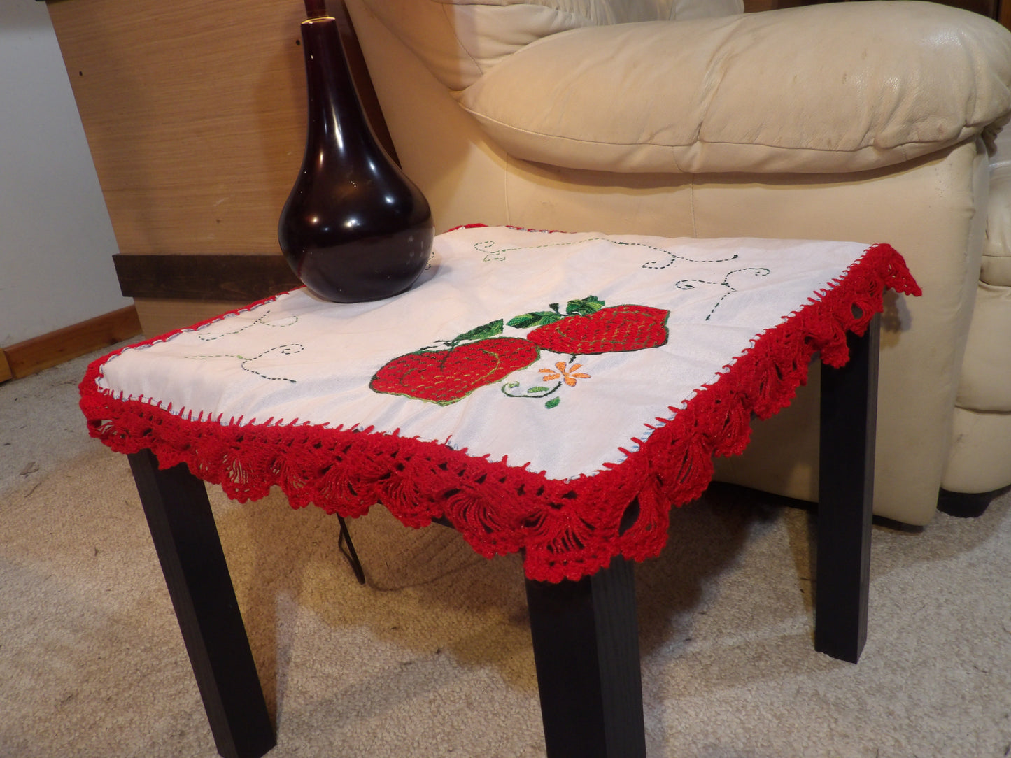 Small coffee table cloths hand embroidered, Lamp table cloth (mantelitos bordados a mano)