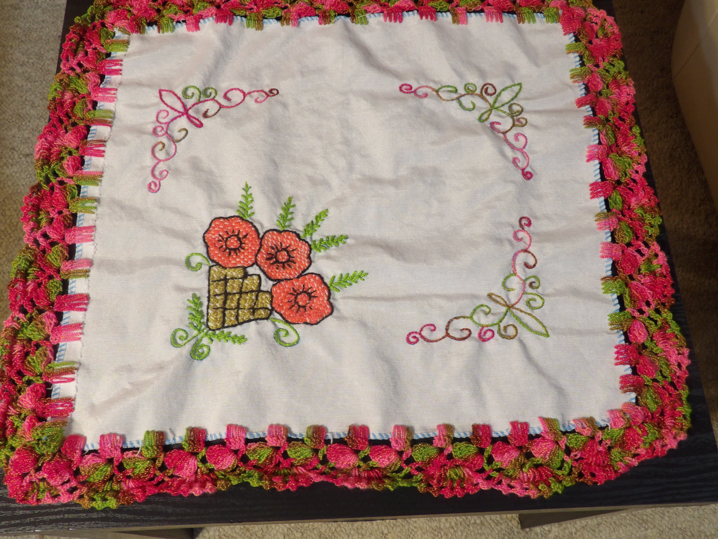 Small mexican hand embroidered linen cloths (Servilletas bordadas a mano)