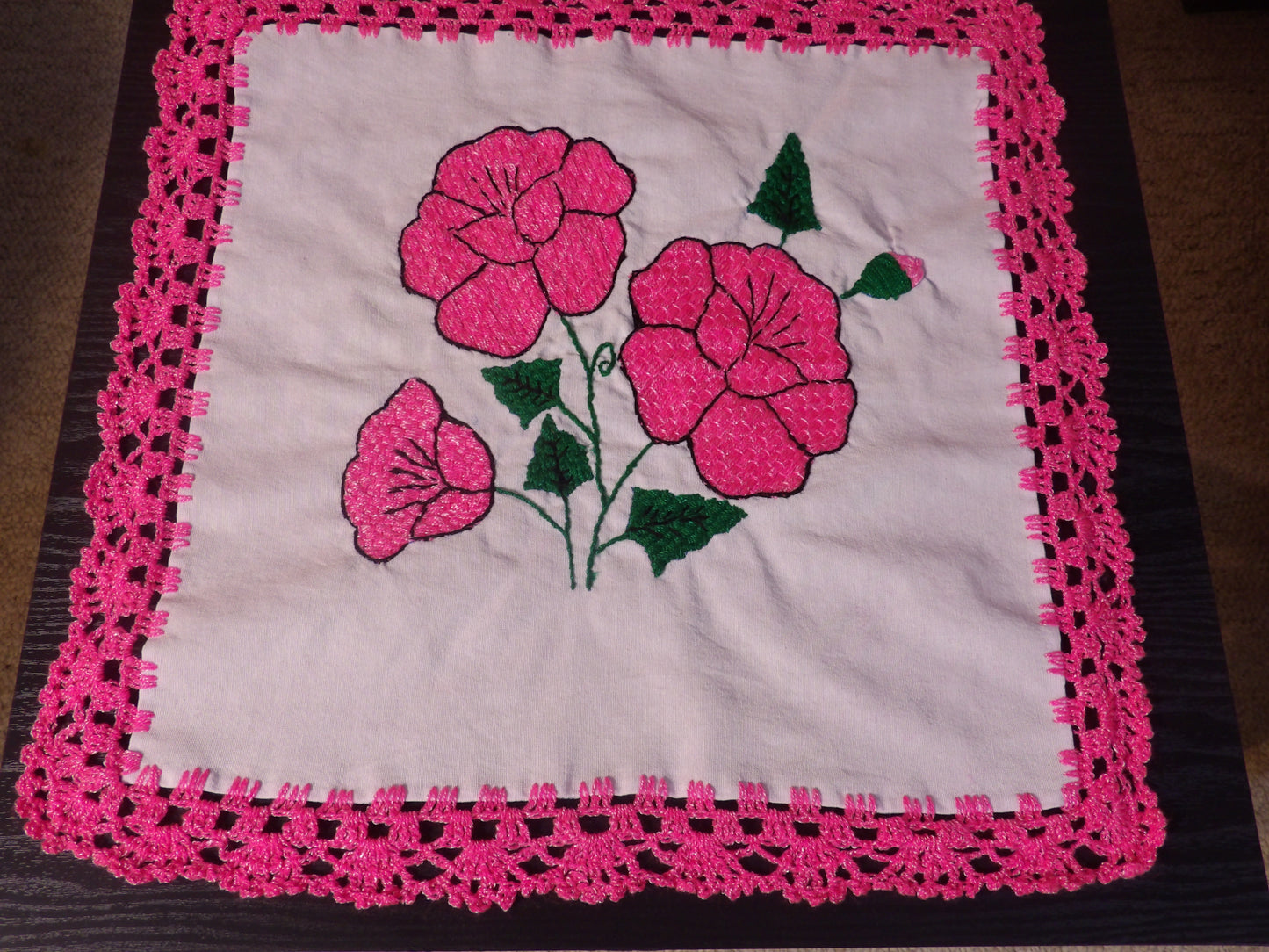 Small mexican hand embroidered linen cloths (Servilletas bordadas a mano)