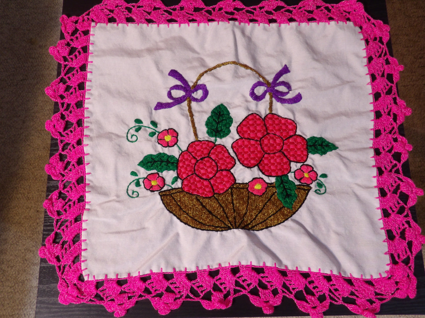 Small mexican hand embroidered linen cloths (Servilletas bordadas a mano)