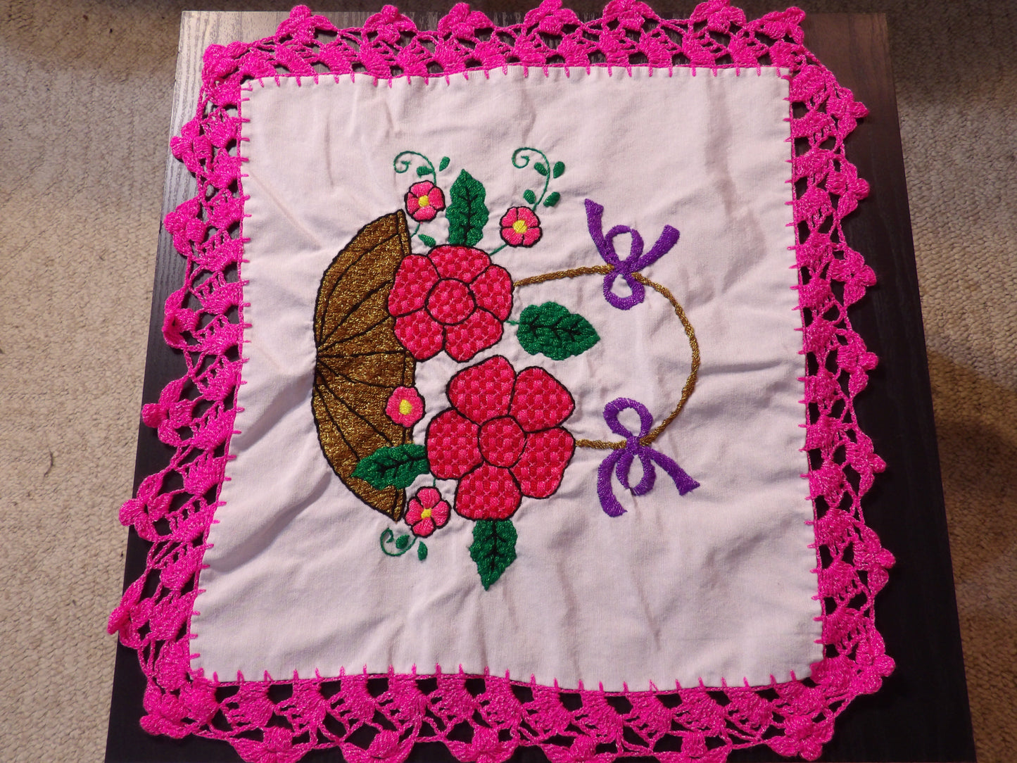 Small mexican hand embroidered linen cloths (Servilletas bordadas a mano)