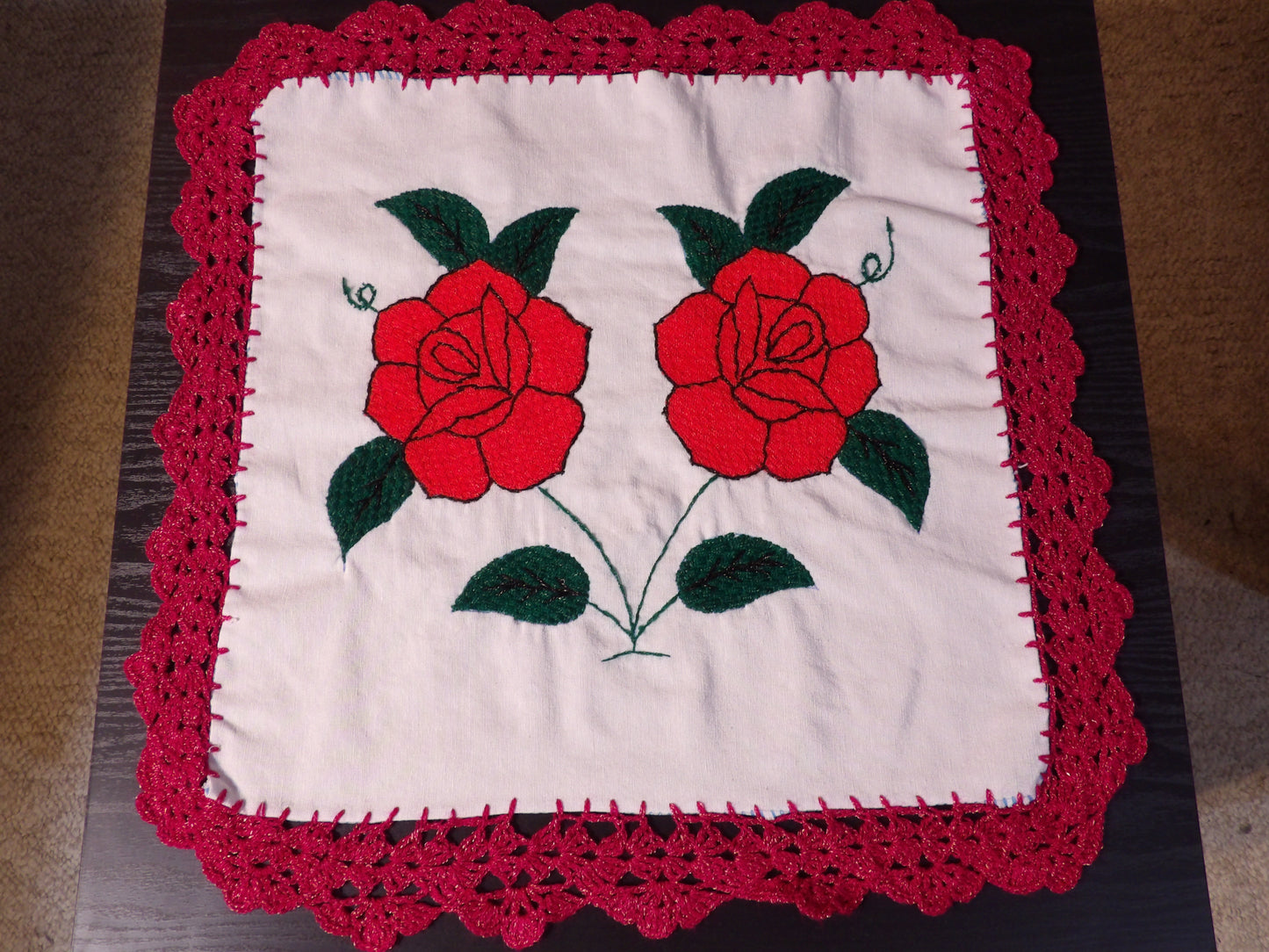 Small mexican hand embroidered linen cloths, Mexican napkins (Servilletas bordadas a mano)