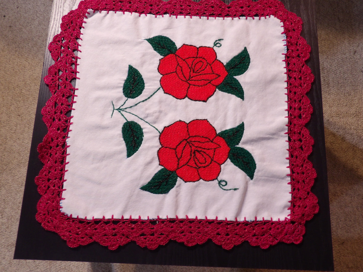 Small mexican hand embroidered linen cloths, Mexican napkins (Servilletas bordadas a mano)