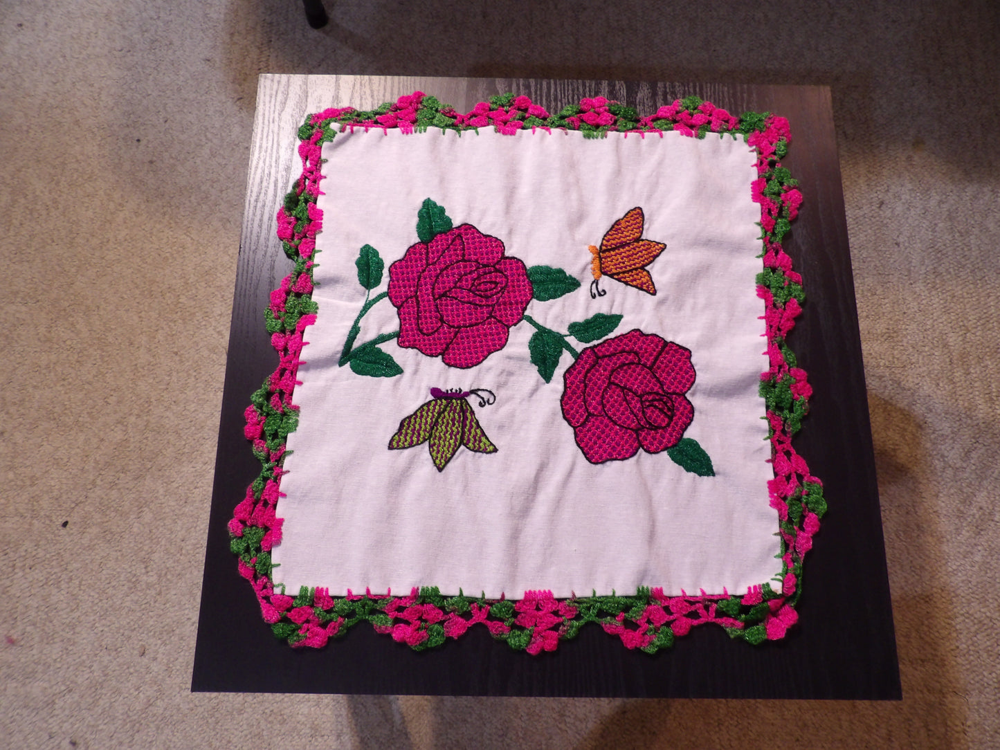 Small mexican hand embroidered linen cloths, Mexican napkins (Servilletas bordadas a mano)