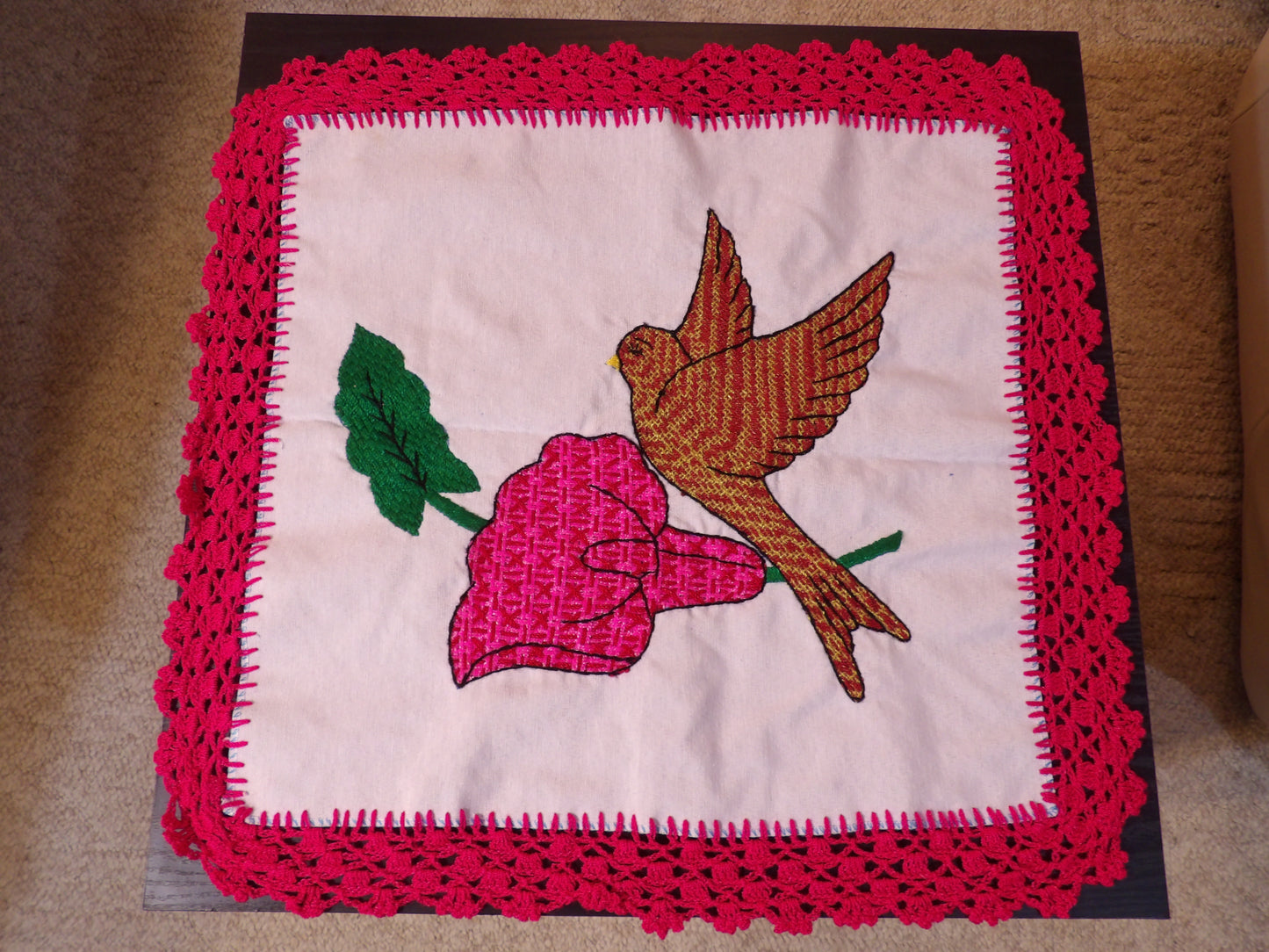 Small mexican hand embroidered linen cloths, Mexican napkins (Servilletas bordadas a mano)