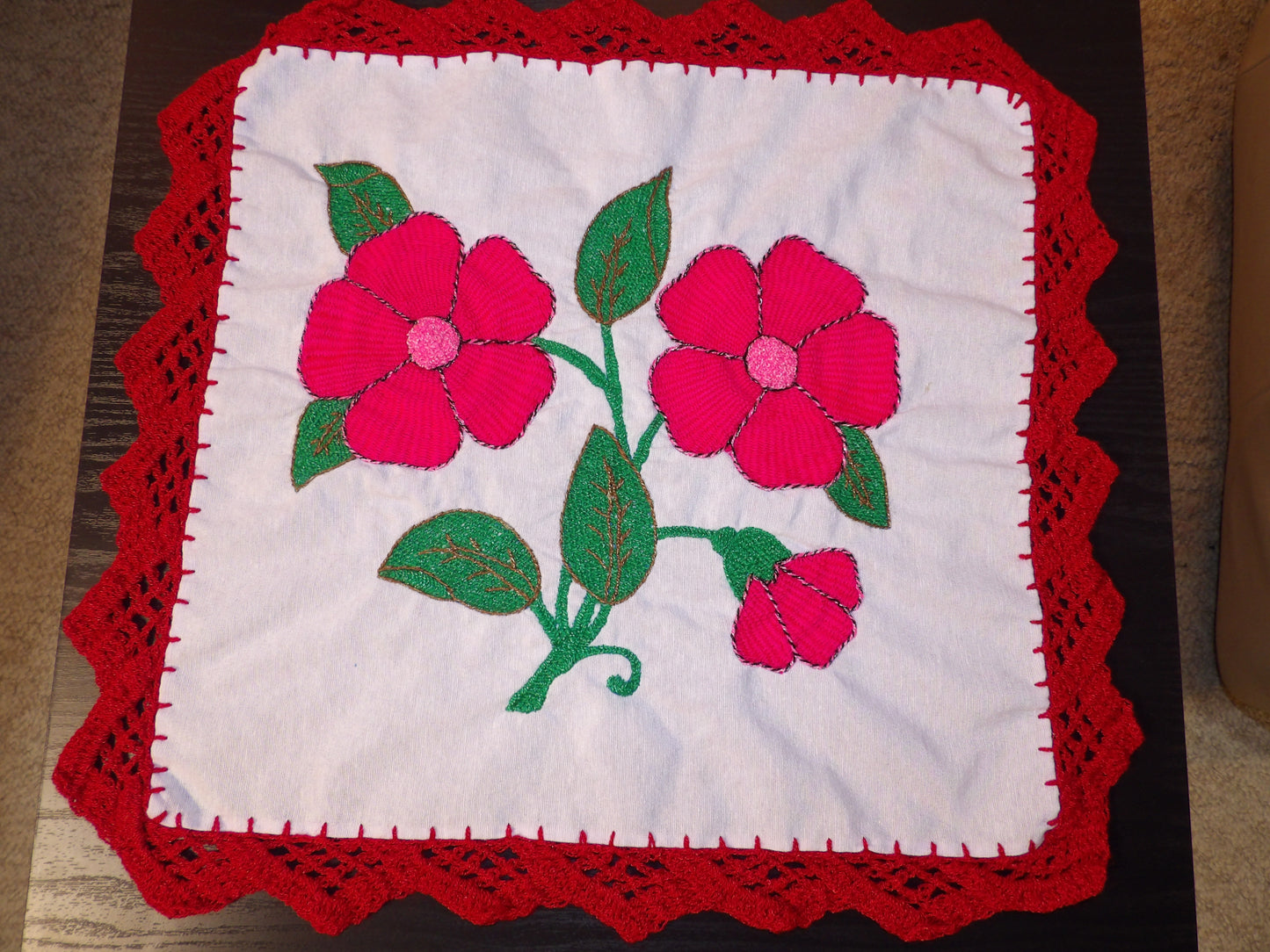 Small mexican hand embroidered linen cloths, Mexican napkins (Servilletas bordadas a mano)