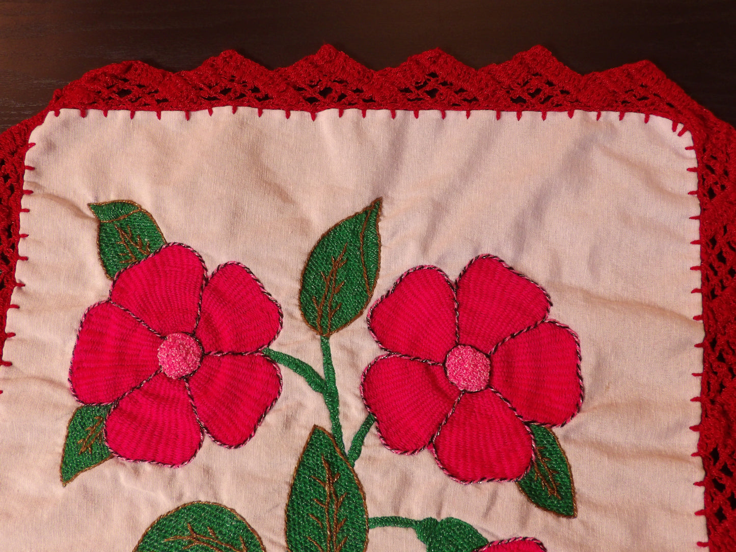 Small mexican hand embroidered linen cloths, Mexican napkins (Servilletas bordadas a mano)