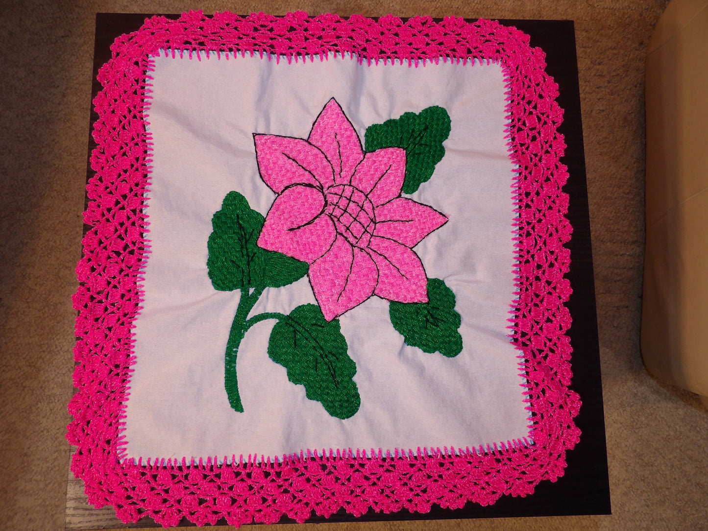 Small mexican hand embroidered linen cloths (Servilletas bordadas a mano)