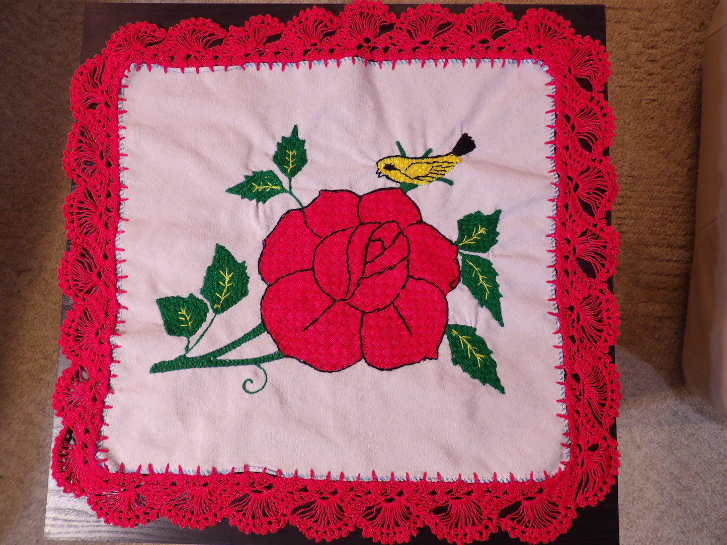 Small mexican hand embroidered linen cloths (Servilletas bordadas a mano)