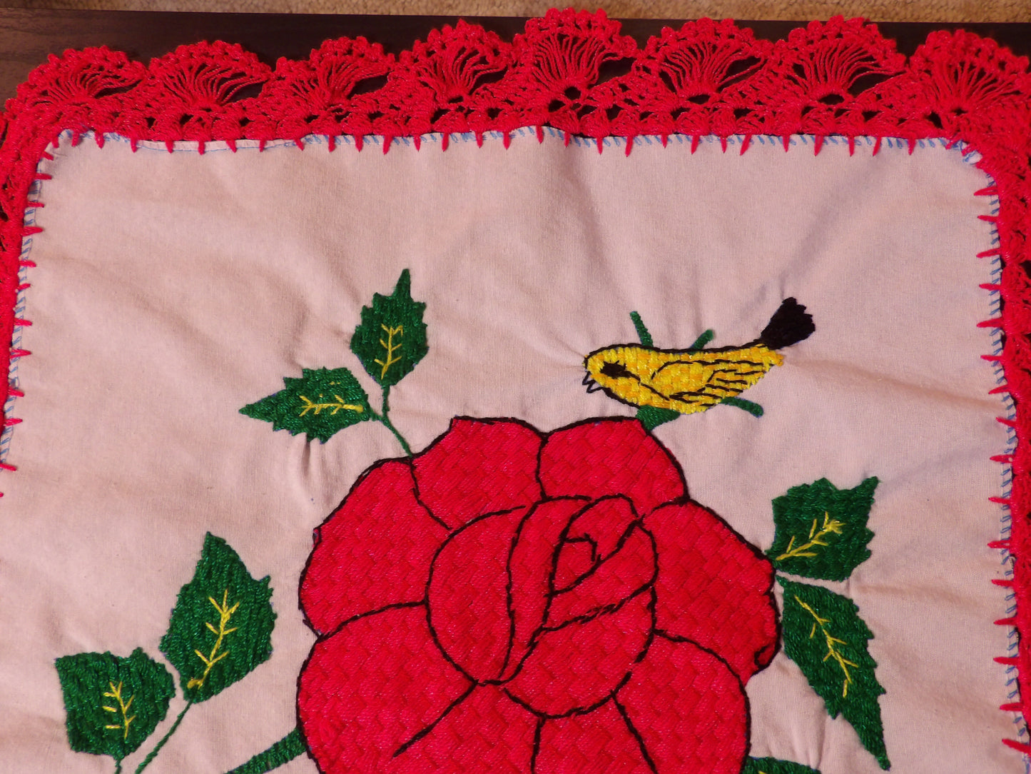 Small mexican hand embroidered linen cloths (Servilletas bordadas a mano)