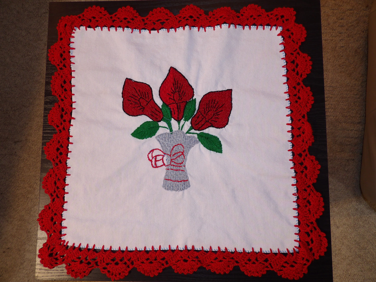 Small mexican hand embroidered linen cloths (Servilletas bordadas a mano)