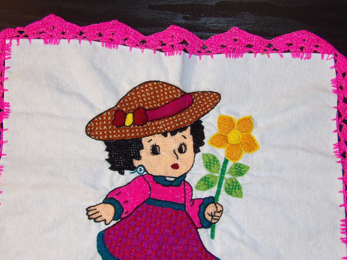 Small mexican hand embroidered linen cloths (Servilletas bordadas a mano)