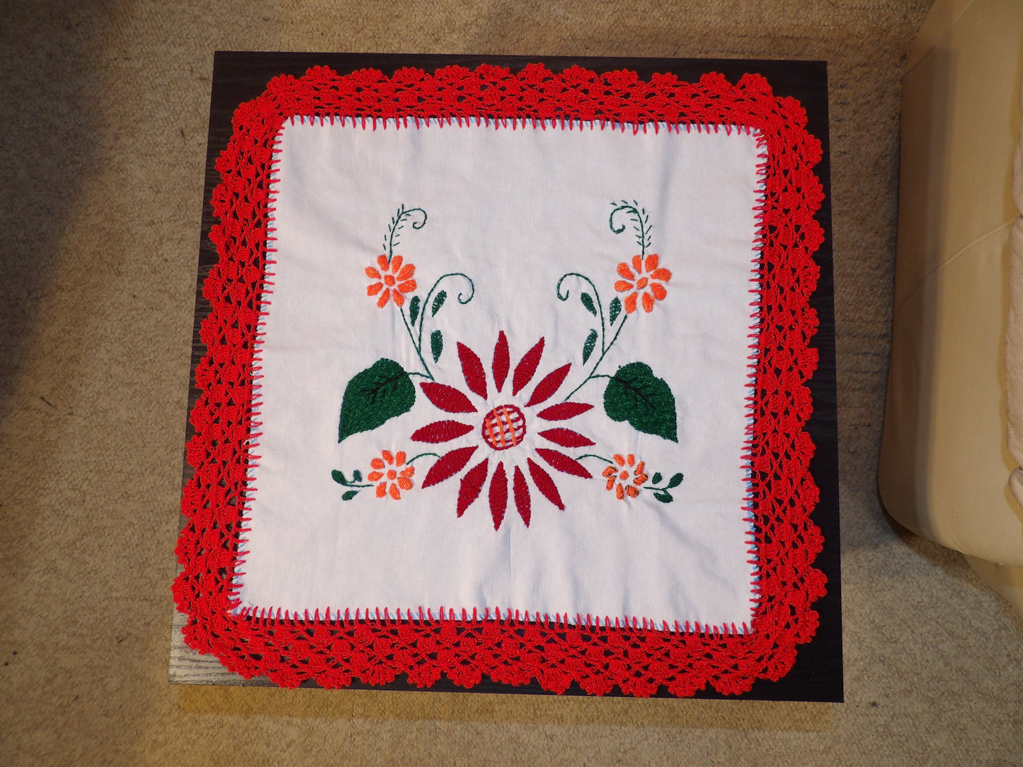 Small Mexican hand embroidered linen cloth, Mexican napkins (Servilletas bordadas a mano)