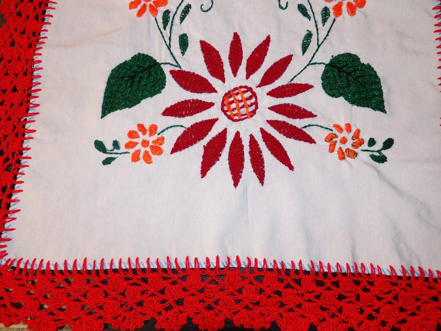 Small Mexican hand embroidered linen cloth, Mexican napkins (Servilletas bordadas a mano)
