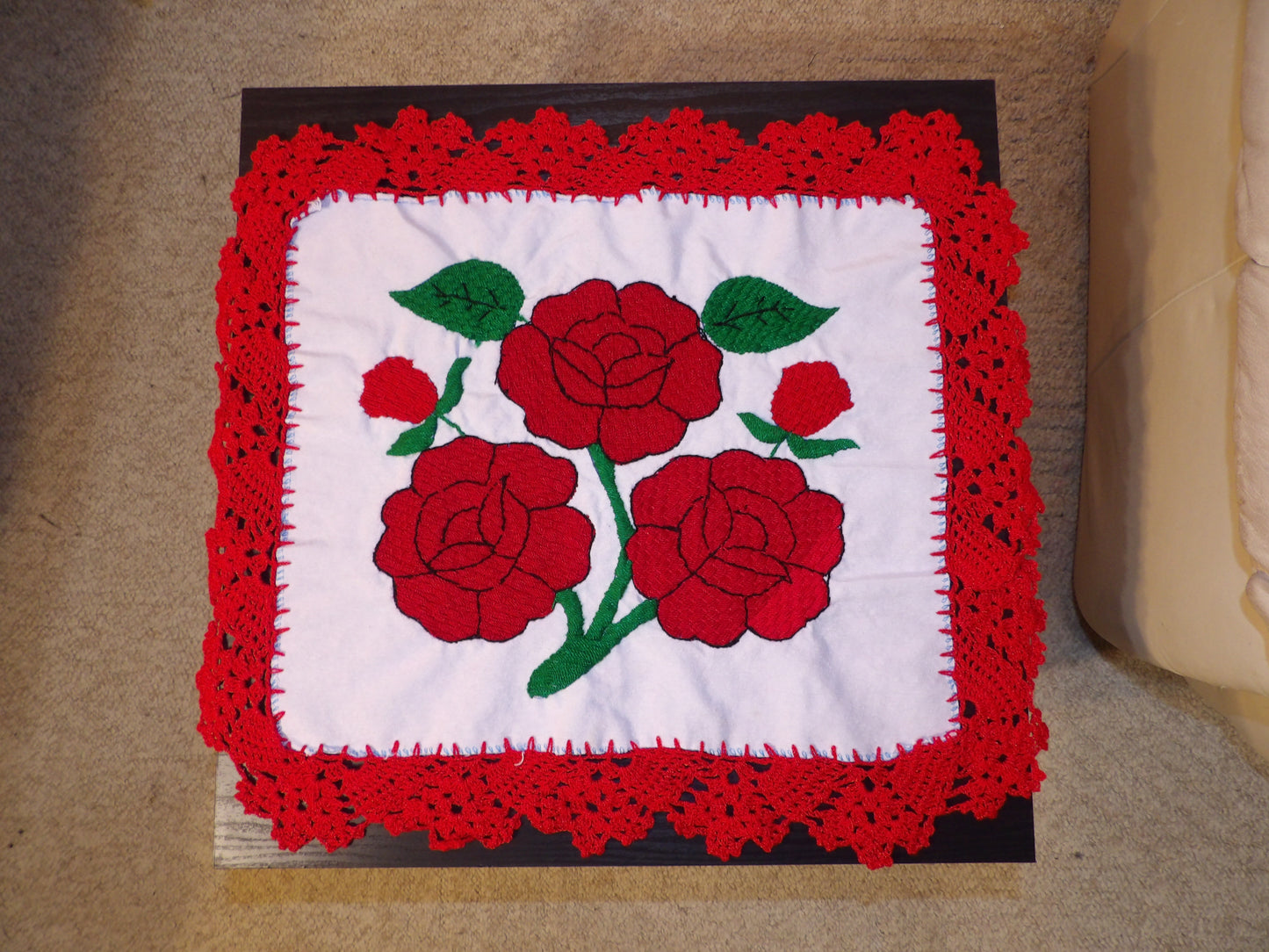 Small Mexican hand embroidered linen cloth, Mexican napkins (Servilletas bordadas a mano)