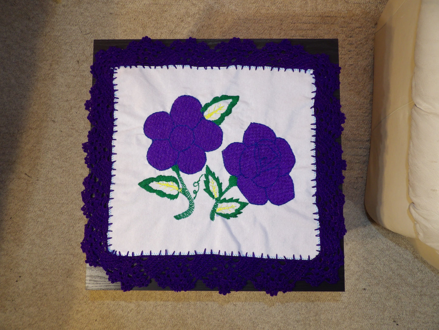 Small Mexican hand embroidered linen cloth, Mexican napkins (Servilletas bordadas a mano)