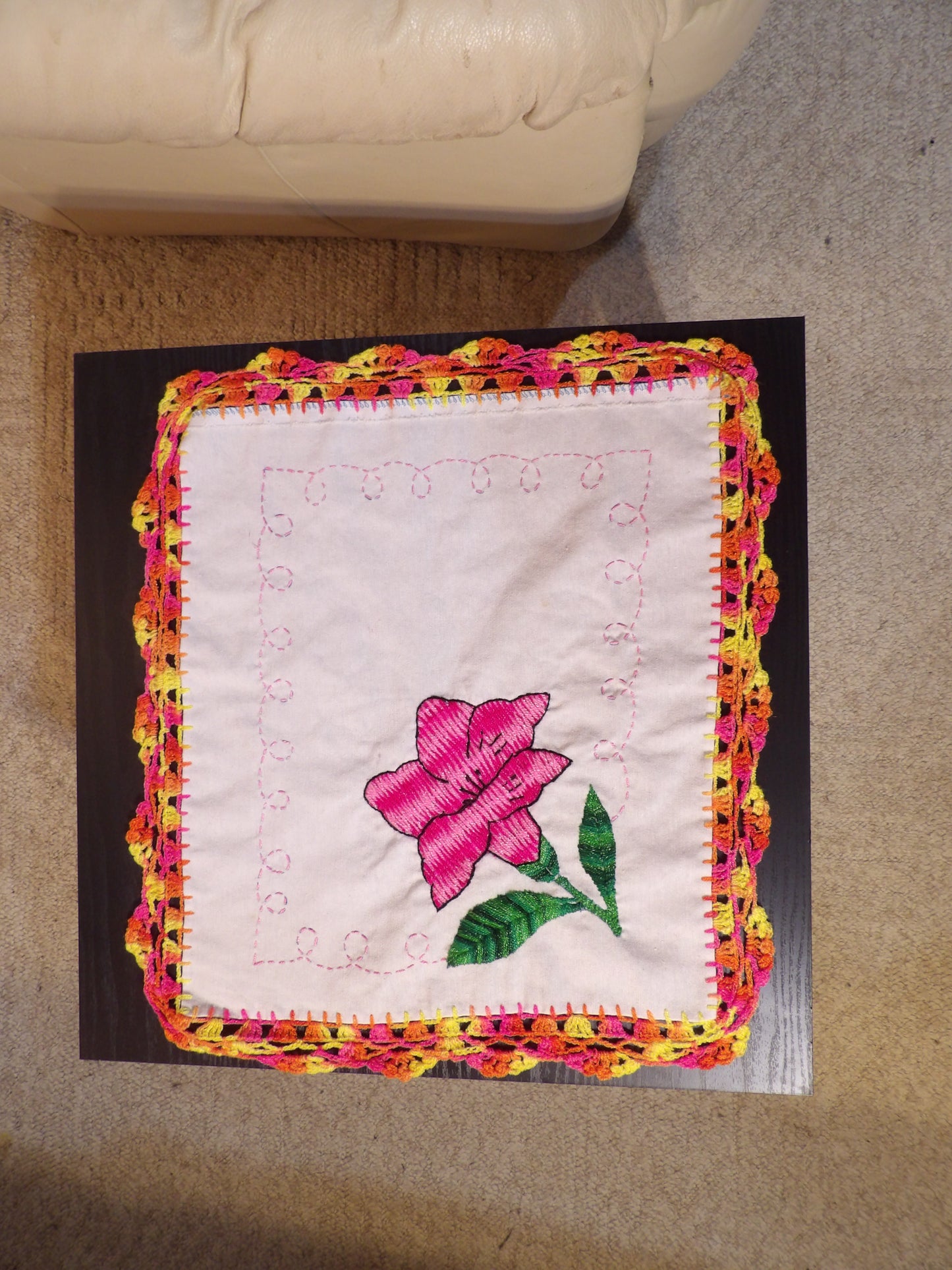 Small Mexican hand embroidered linen cloth, Mexican napkins (Servilletas bordadas a mano)