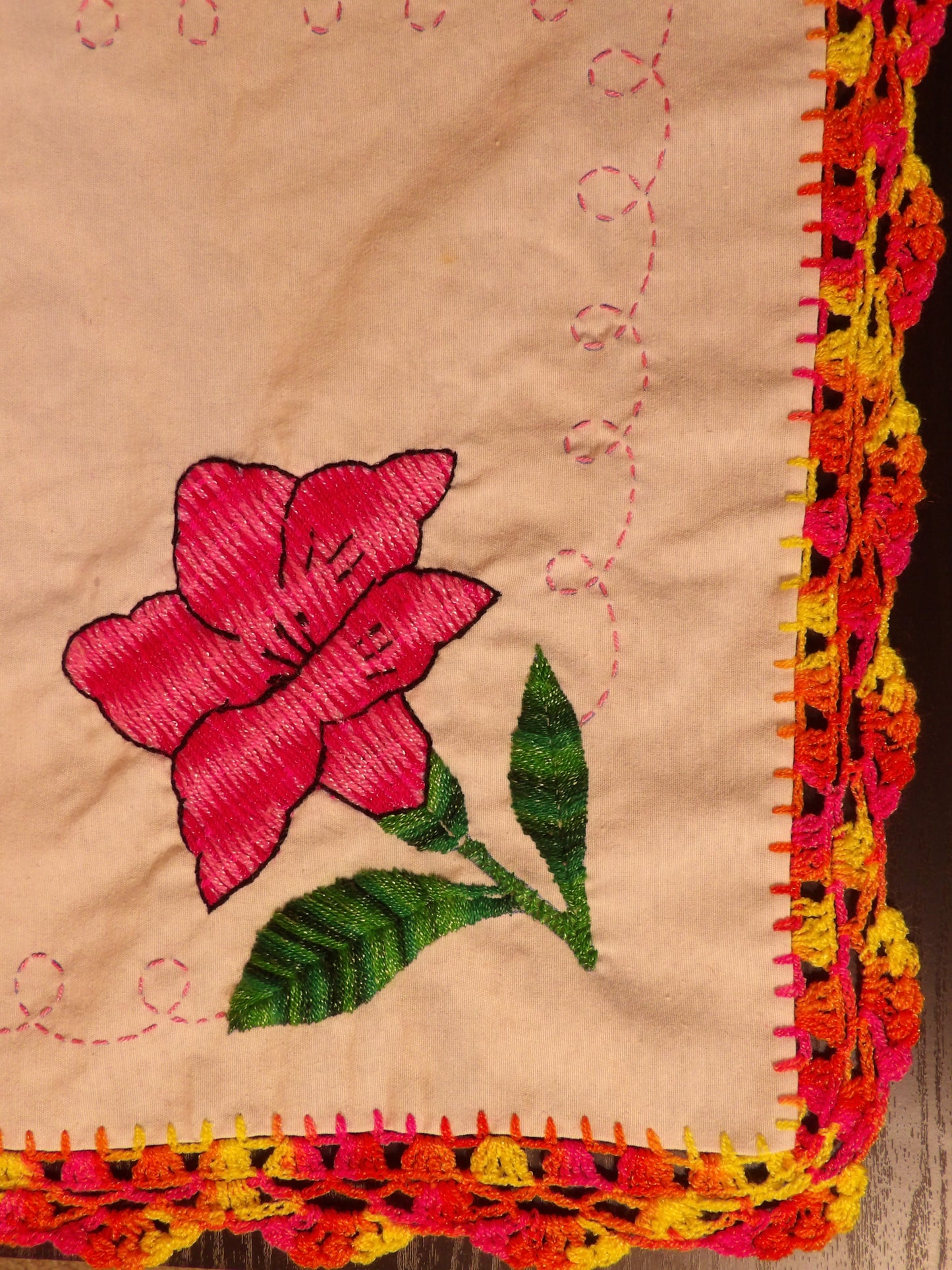 Small Mexican hand embroidered linen cloth, Mexican napkins (Servilletas bordadas a mano)