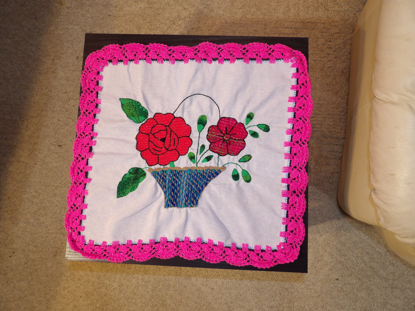 Small Mexican hand embroidered linen cloth, Mexican napkins (Servilletas bordadas a mano)