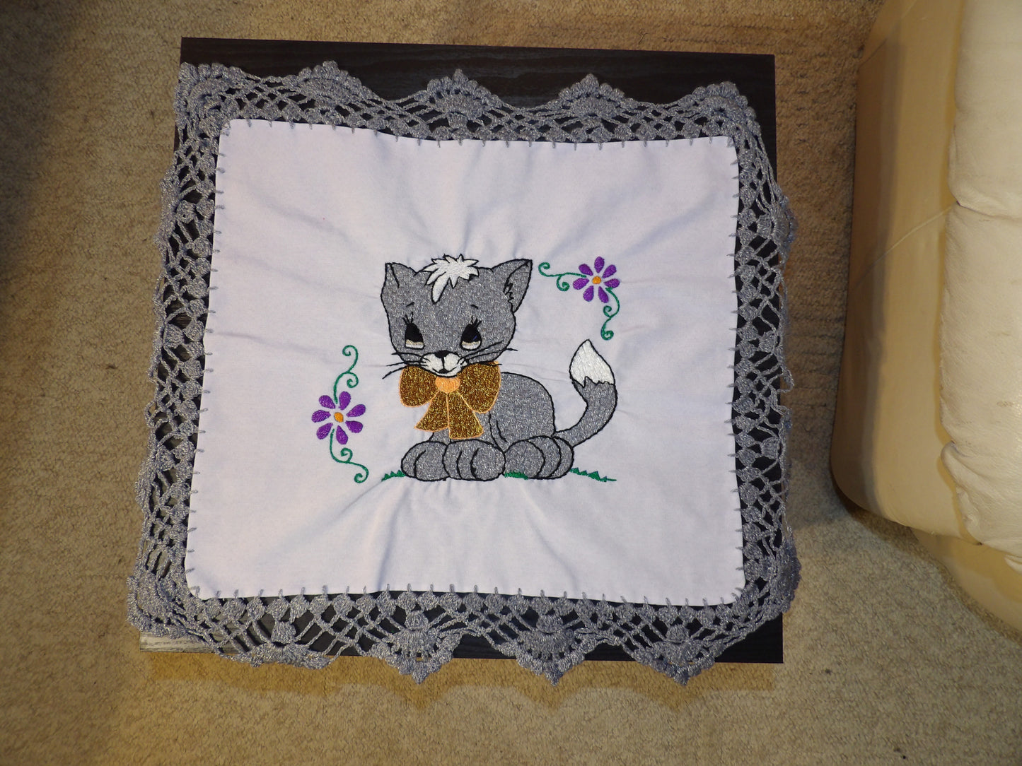 Small Mexican hand embroidered linen cloth, Mexican napkins (Servilletas bordadas a mano)
