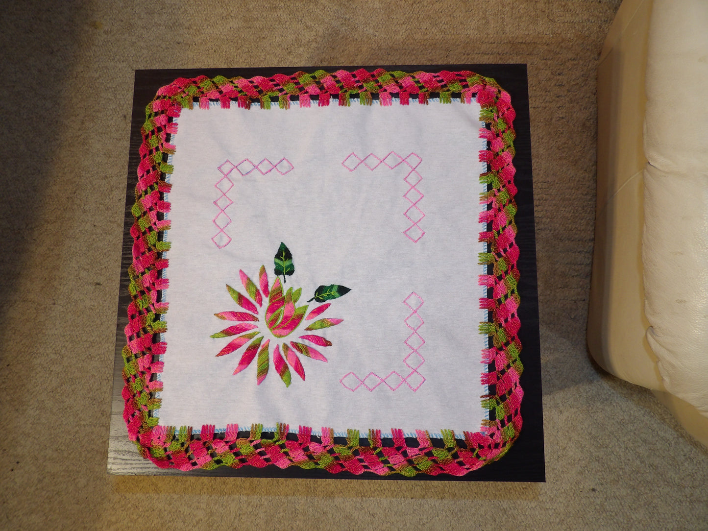 Small Mexican hand embroidered linen cloth, Mexican napkins (Servilletas bordadas a mano)