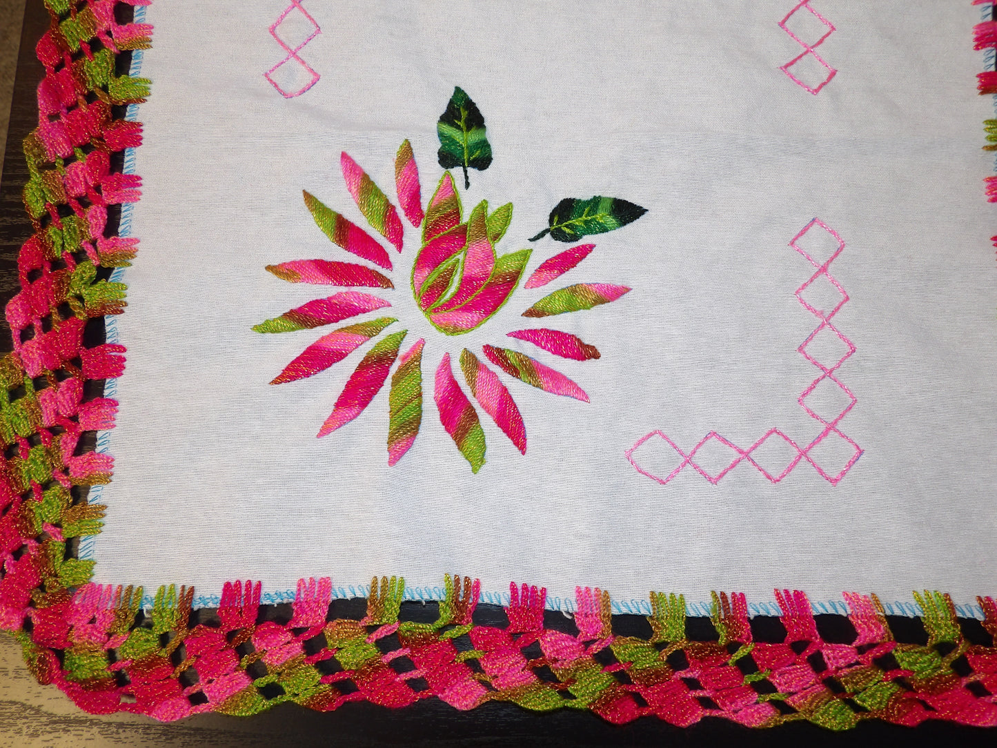Small Mexican hand embroidered linen cloth, Mexican napkins (Servilletas bordadas a mano)