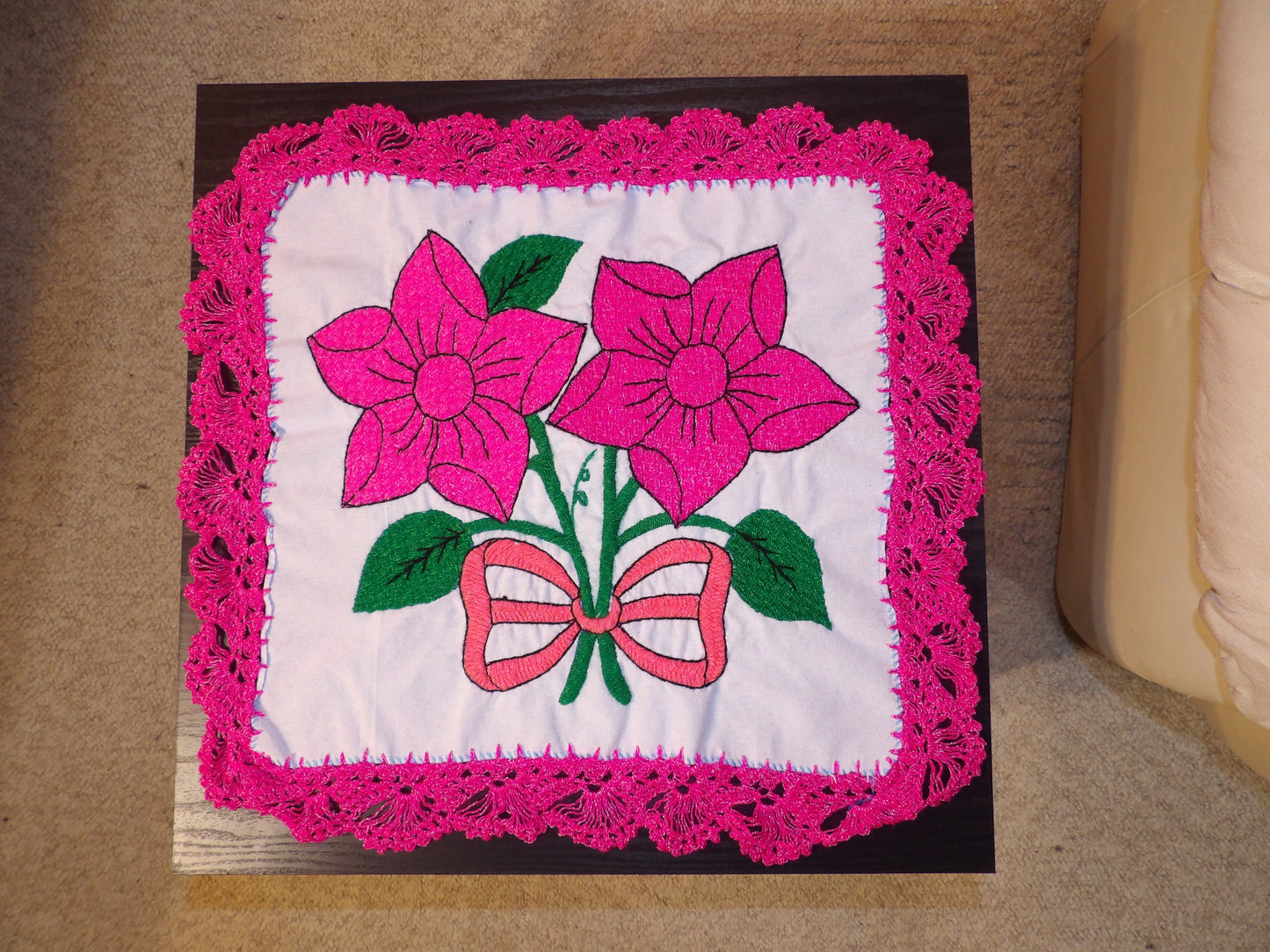 Small Mexican hand embroidered linen cloth, Mexican napkins (Servilletas bordadas a mano)