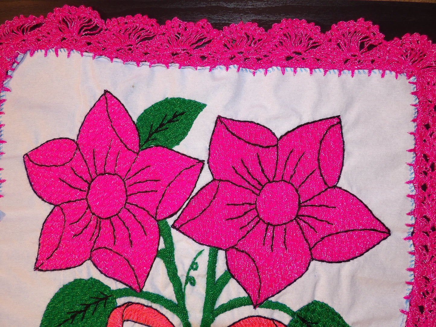 Small Mexican hand embroidered linen cloth, Mexican napkins (Servilletas bordadas a mano)