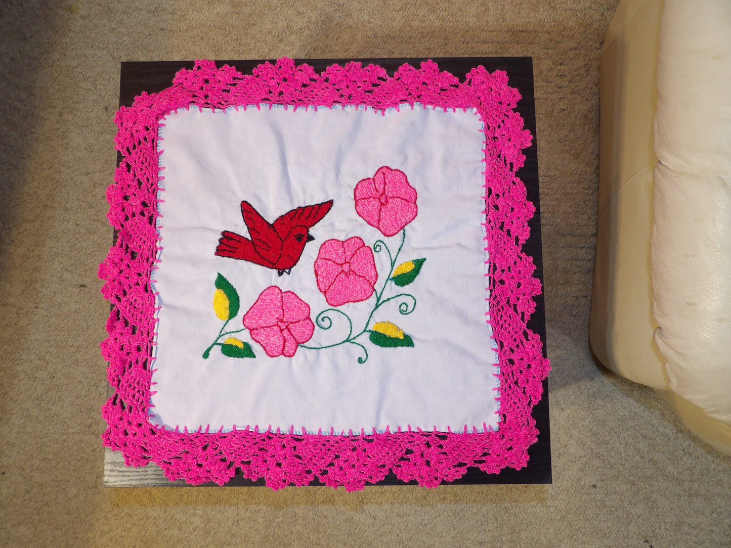 Small Mexican hand embroidered linen cloth, Mexican napkins (Servilletas bordadas a mano)