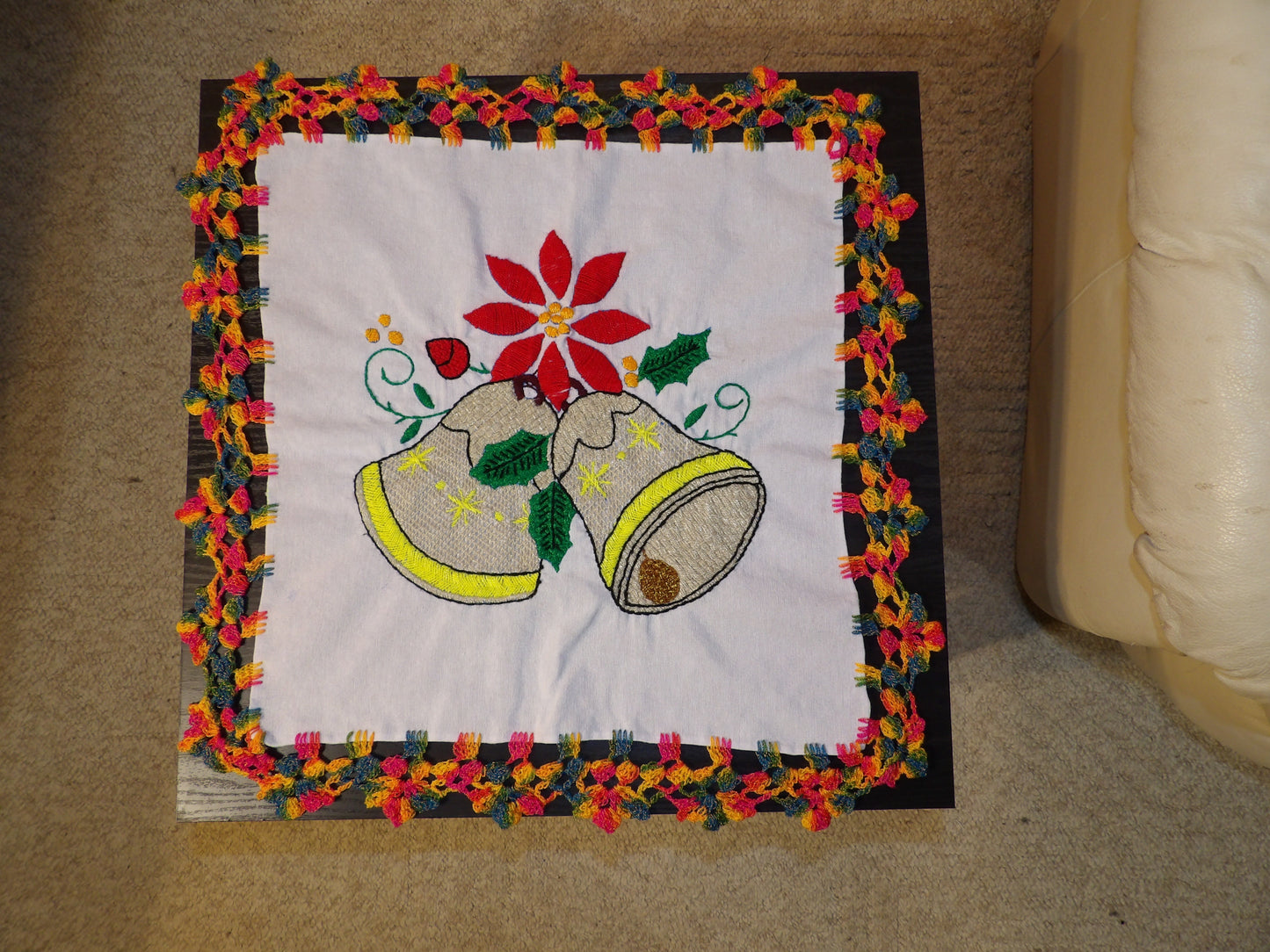 Small Mexican hand embroidered linen cloth, Mexican napkins (Servilletas bordadas a mano)