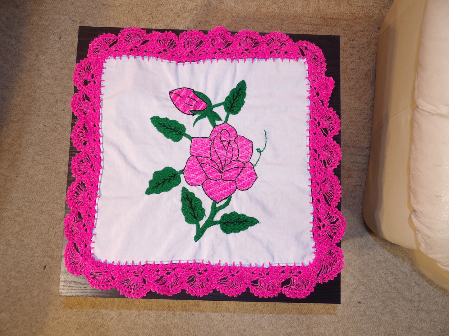 Small Mexican hand embroidered linen cloth, Mexican napkins (Servilletas bordadas a mano)