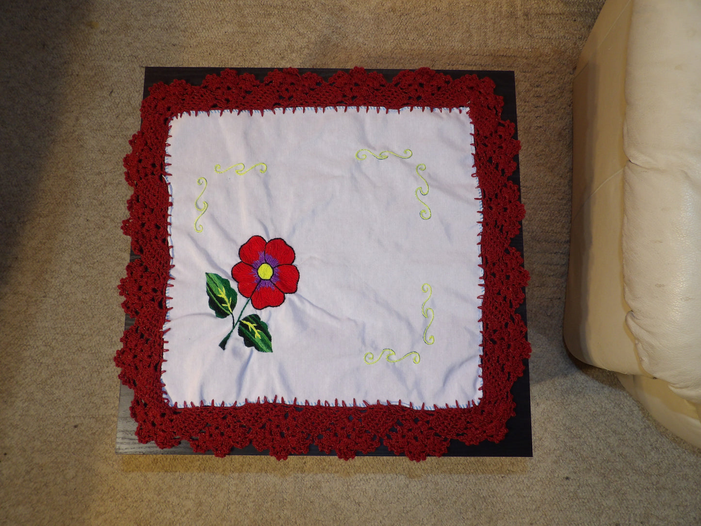 Small Mexican hand embroidered linen cloth, Mexican napkins (Servilletas bordadas a mano)