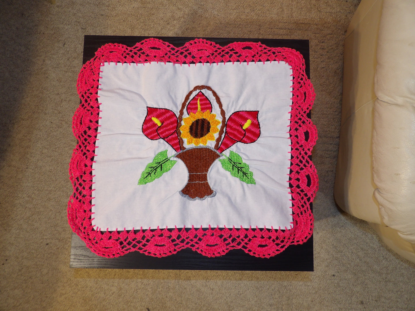 Small Mexican hand embroidered linen cloth, Mexican napkins (Servilletas bordadas a mano)